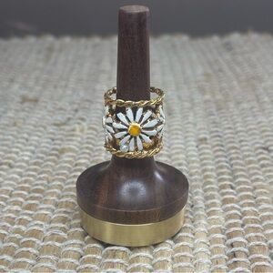 Gold Tone White Daisy Enamel Ring Costume Women’s Size 3.75 Adjustable Ring